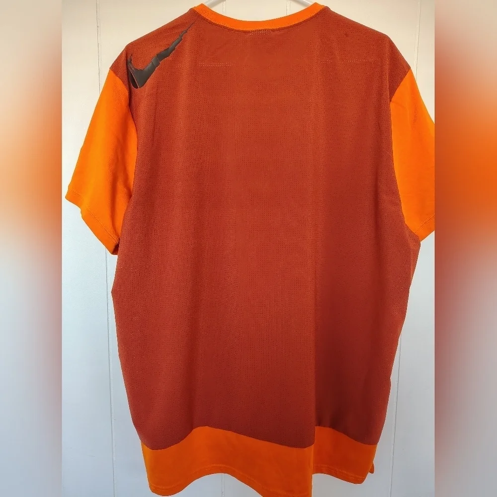 Nike Men's Vibrant Orange Short Sleeve Tee Size XL